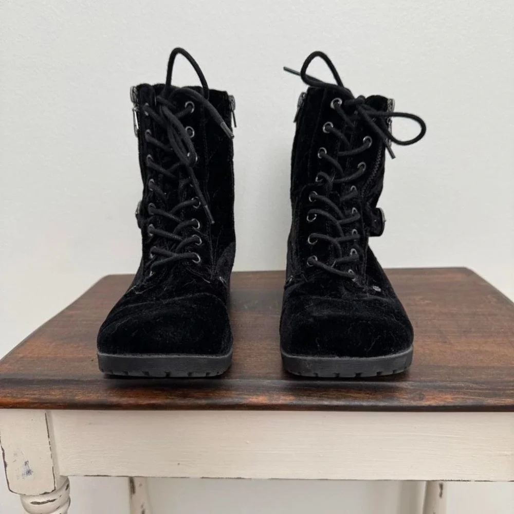 Guess Black Velvet Combat Boot Quilted Lace Up Size‎ 7.5